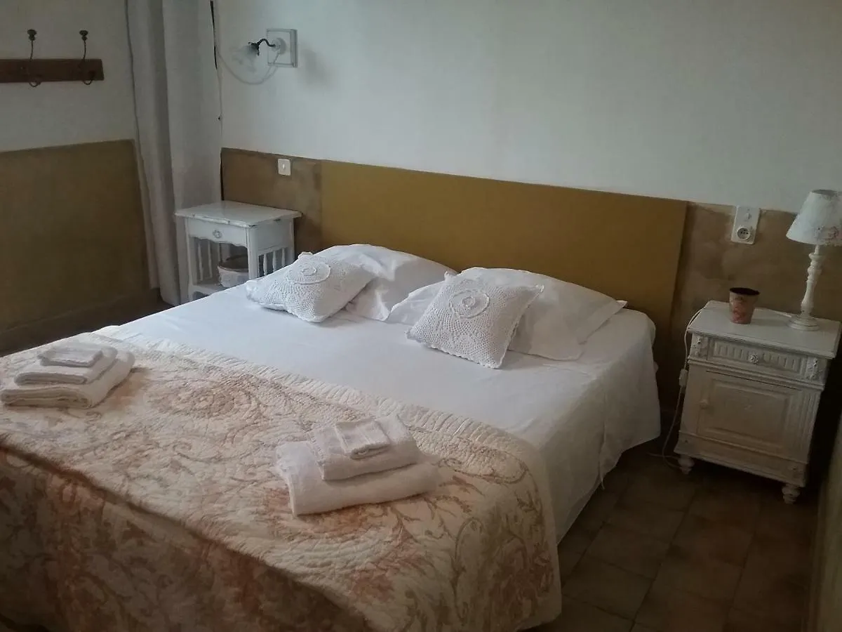 Hotel Le Petit Fabre à Montagnac  0*, Montagnac (Alpes-de-Haute-Provence)